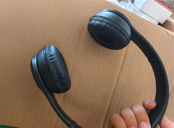 120 pcs Bluetooth earphones