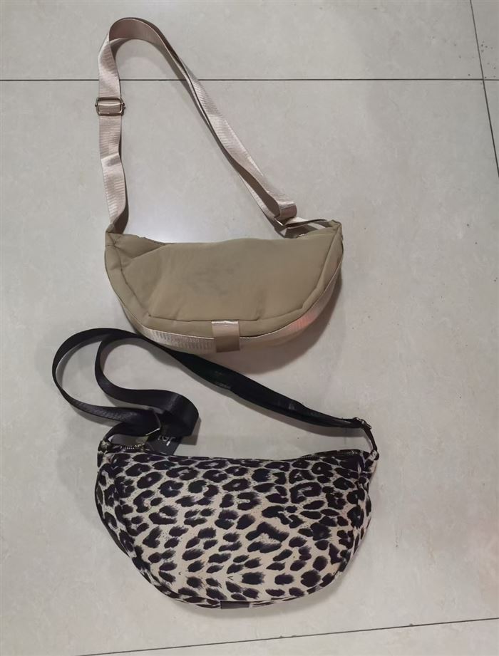 Women's crossbody bags 2000