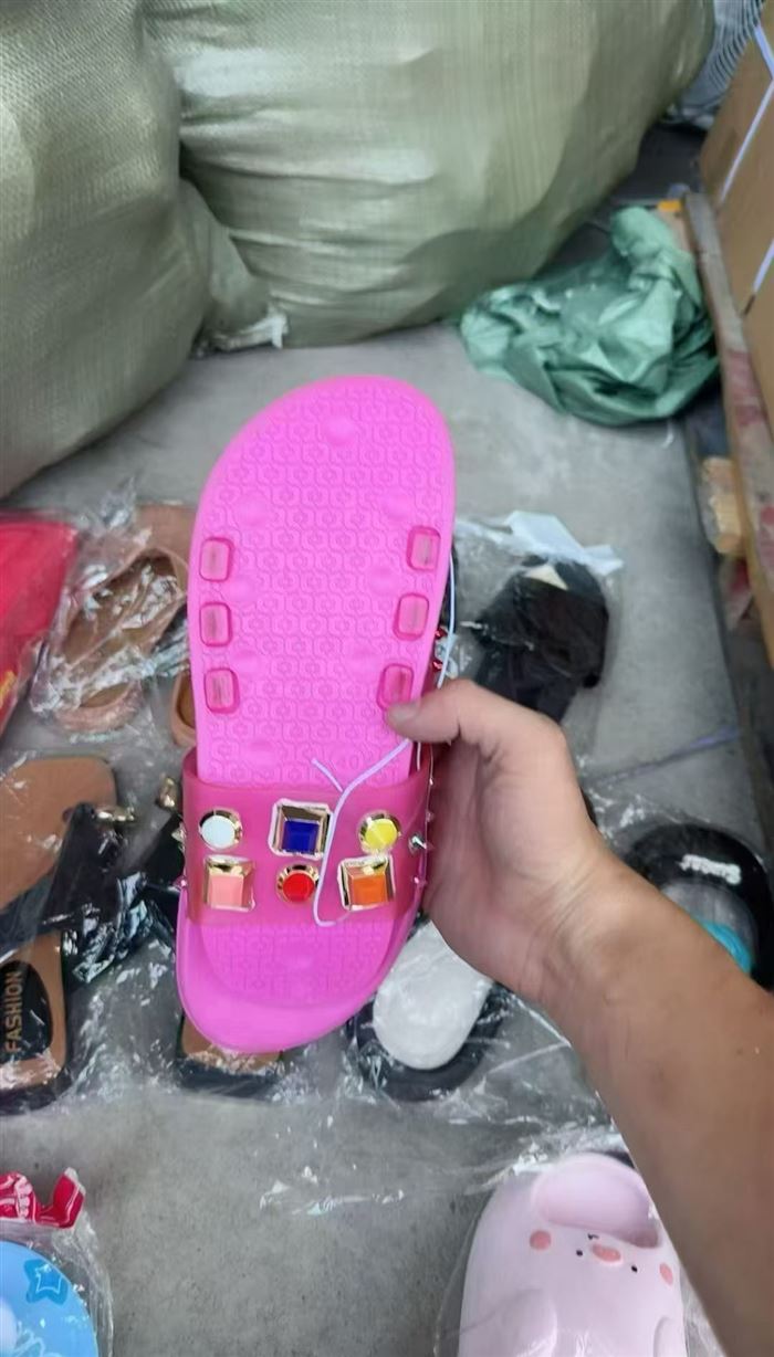 Slippers 1500 pairs 100 pairs