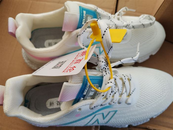 Sneakers 1500 pairs