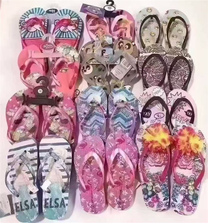 Export-grade kids' shoes 24 35 95000 pairs