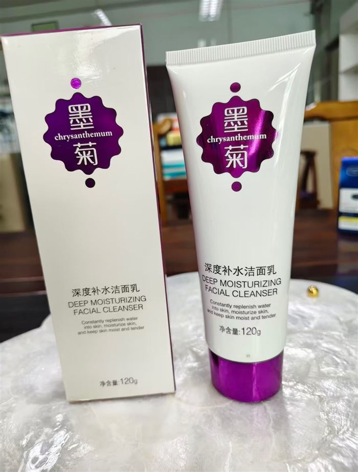两款洗面奶，便宜清